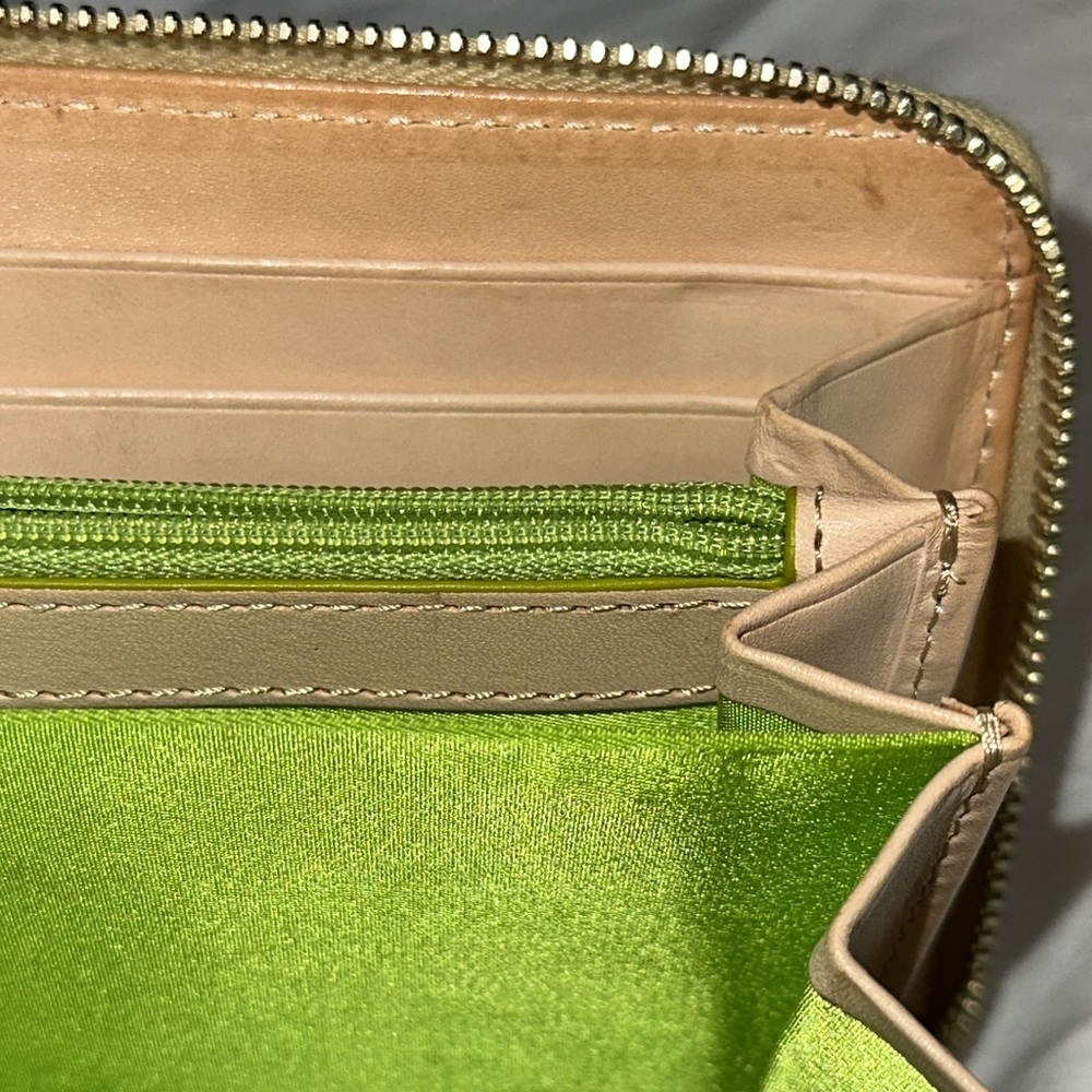 Dooney & Bourke Disney Parks Flower & Garden 25th Anniversary Wallet 2018 - Picture 11 of 17